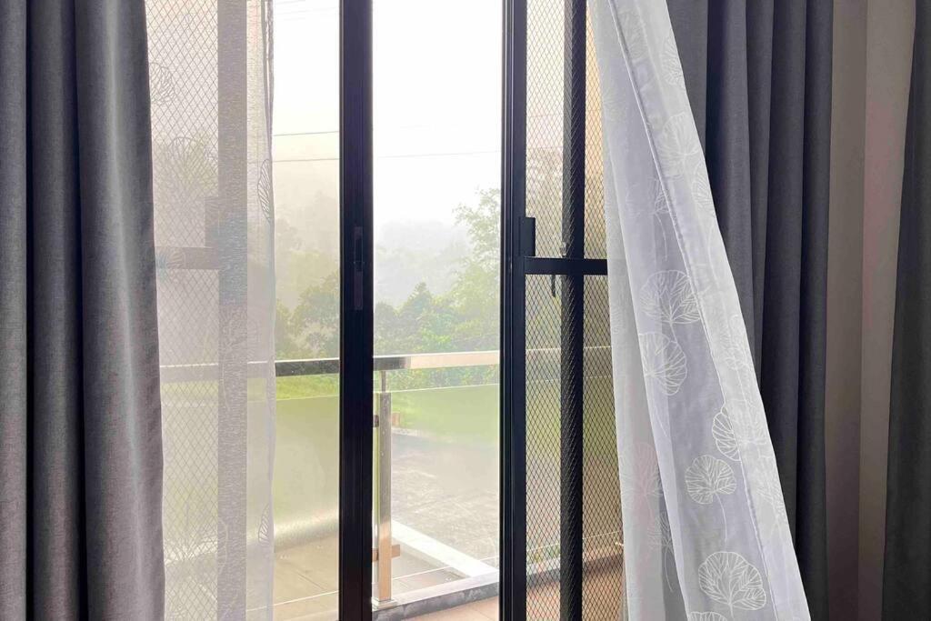Overlooking Staycation At Sandari Batulao Tagaytay City Dış mekan fotoğraf