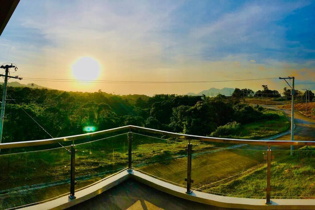 Overlooking Staycation At Sandari Batulao Tagaytay City Dış mekan fotoğraf